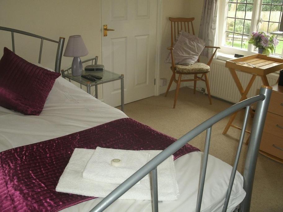 The Three Horseshoes Hotel Alton  Room photo