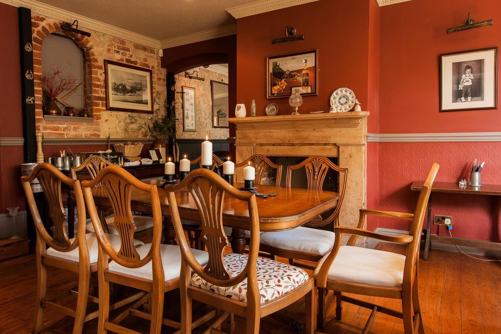 The Three Horseshoes Hotel Alton  Exterior photo