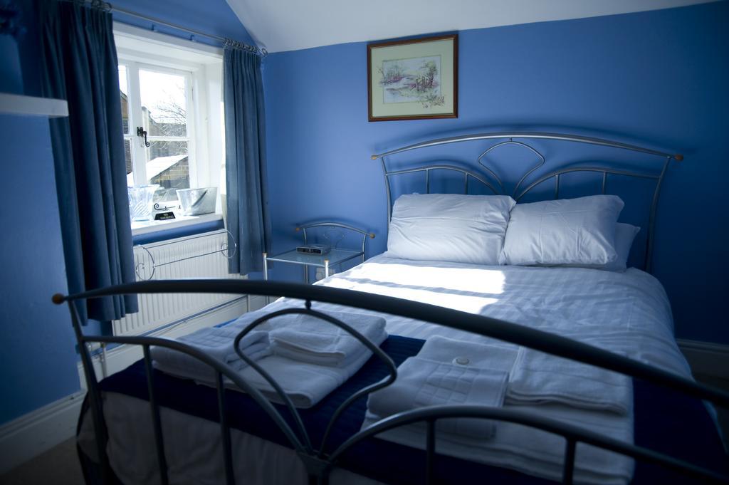 The Three Horseshoes Hotel Alton  Room photo